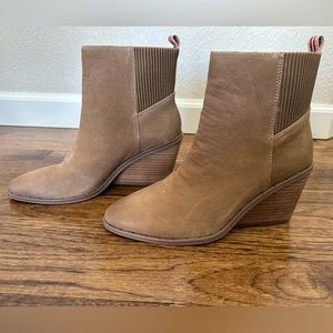 Women’s Dr Scholls Wedge Boots- brand new, size 7.5